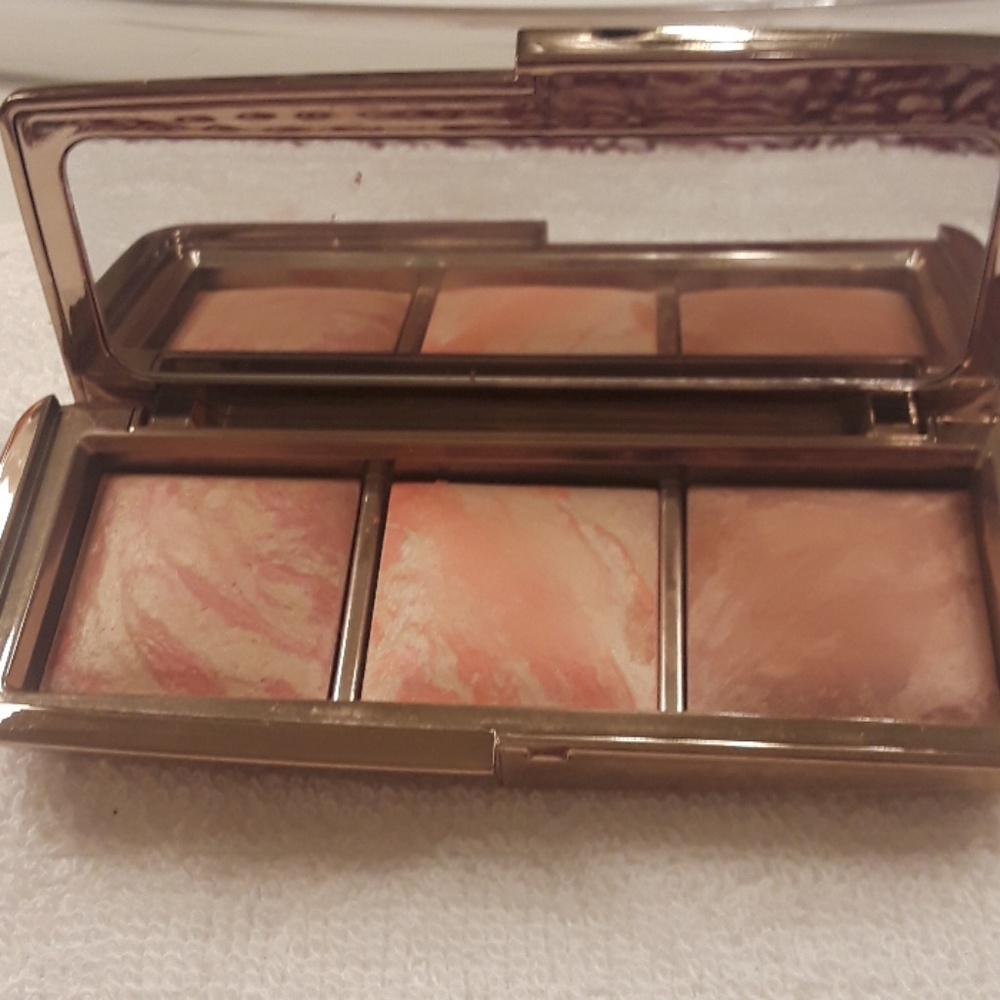 Hourglass blush palette